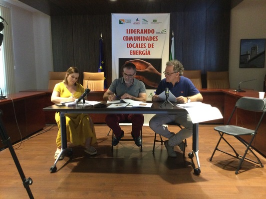 El Ayuntamiento de Nueva Carteya y Adegua firman un convenio para promover las energías renovables en el municipio